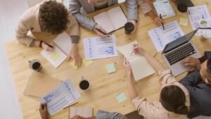 Capacitação interna ganha força e empresas apostam no desenvolvimento de talentos