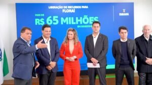 Ratinho Junior libera R$ 442 milhões para obras em 10 municípios do Paraná