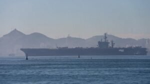 Rio de Janeiro recebe porta-aviões nuclear da Marinha dos Estados Unidos