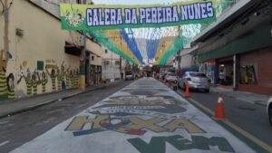 Clima de Copa: no RJ, rua é transformada em um grande mural a céu aberto para torcida pelo Brasil