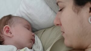 Conheça os direitos das mães após a licença-maternidade