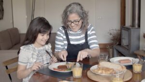 Mais de 1 milhão de crianças brasileiras vivem com obesidade e especialistas alertam sobre prevenção