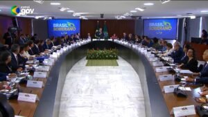 Lula reúne ministros após surpresa com ameaça de tarifaço extra dos EUA