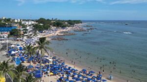 Mesmo no inverno, Sol atrai moradores e turistas para as praias de Salvador