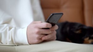 Criadores de conteúdo e plataformas digitais: a luta por proteção e direitos no trabalho online