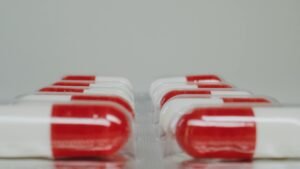 Anvisa revoga restrições e autoriza entrega de medicamentos por meio de plataformas digitais