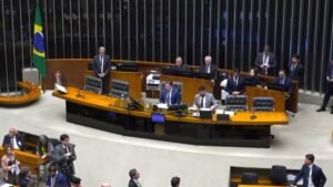 Senado aprova fim da taxa das “blusinhas”; texto segue para sanção presidencial