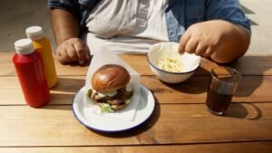 Pesquisa mostra comportamento de quem já formou em universidades ao usar apps de entrega de comida
