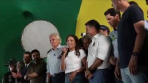 Caiado oficializa apoio a Flávio Bolsonaro no segundo turno em evento em Goiânia