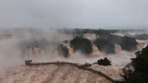 Vazão do Rio Iguaçu (PR) atinge 11,2 milhões de litros por segundo