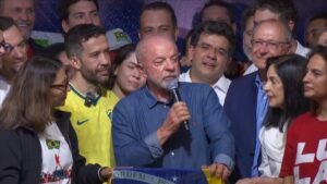 Lula é reeleito presidente do Brasil pela quarta vez em virada histórica