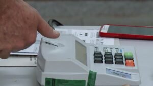 TSE anula votos de Garotinho e deve consagrar Douglas Ruas governador do Rio em 1º turno
